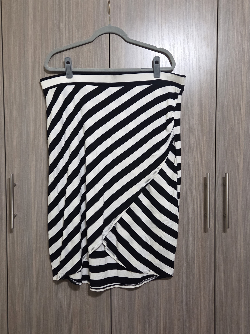 Black & White Women’s Wrap Skirt